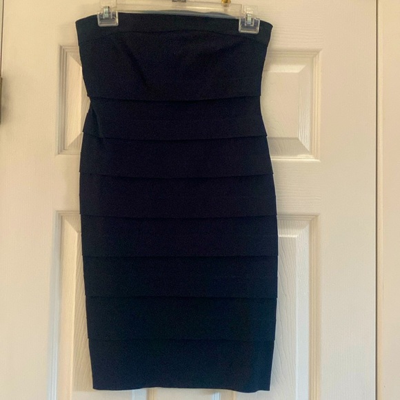 Dresses & Skirts - Black strapless bodycon strapless dress.